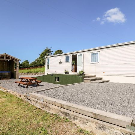 The Lodge Llanelli Exterior foto