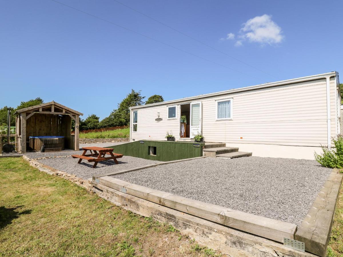 The Lodge Llanelli Exterior foto